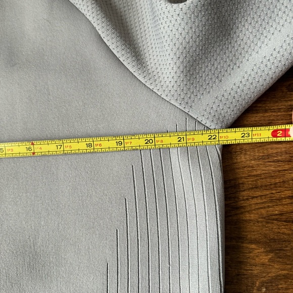 Gymshark Light Gray Mock Neck Men’s Full Zip - Picture 7 of 8